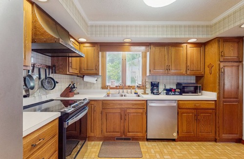 Conway House | Private serene riverfront home close to Myrtle Beach w/dock & deck