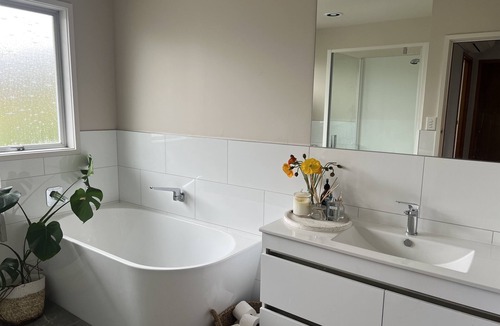 Havelock North House | Private setting with vineyard outlook yet only moments from the Village.