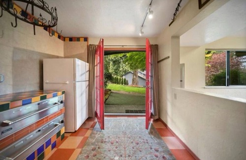 Tracyton Apartment | Private Single Bedroom Apartment Get A Way in the Woods!