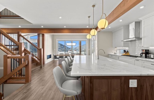 Sun Peaks Ski Chalet | Private Ski in/out - Sleeps 12 - House - Ideal for epic ski trips - Sun Peaks