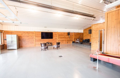 North Lawrence Cottage | Private Smucker's Cottage with Hot Tub
