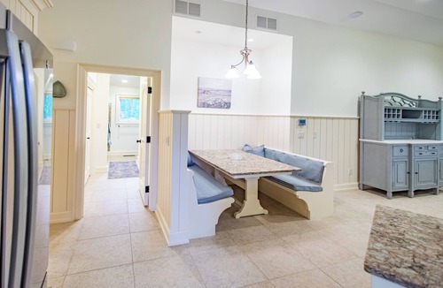 North Lawrence Cottage | Private Smucker's Cottage with Hot Tub