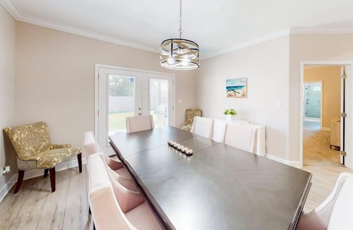 Navarre House | Private snowbird-friendly home with enclosed yard patio grill & washer-dryer
