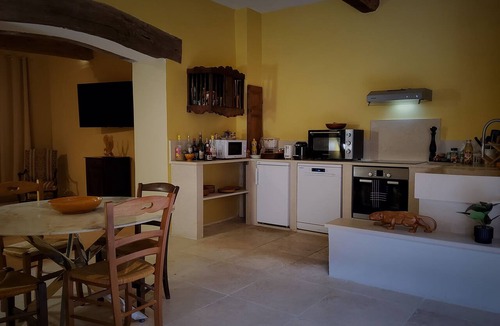 Roquemaure Apartment | Private Spa & Charming Patio (Near Avignon & the Vineyards)