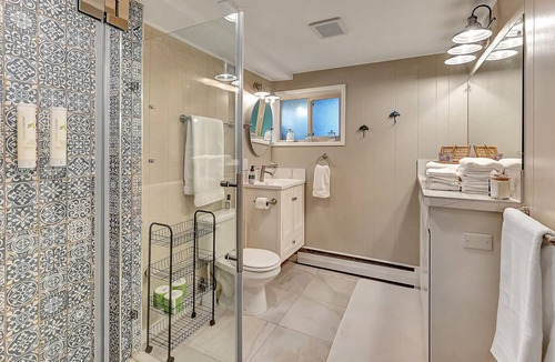 East Renton Highlands Apartment | Private Spa Retreat!