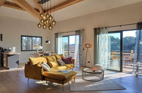 Servian Cottage | Private spa villa south of France ideal for couples or small families.