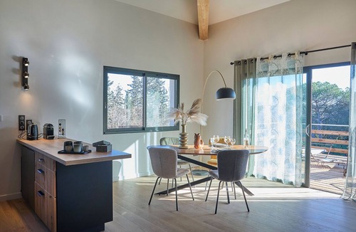 Servian Cottage | Private spa villa south of France ideal for couples or small families.