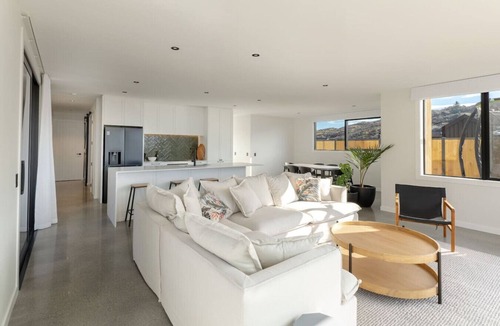 Kawarau Falls House | Private Spa with Remarkables & Coronet Views