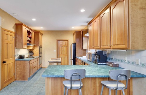 Canadensis House | Private & Spacious Pocono Retreat | King Bed | PS5
