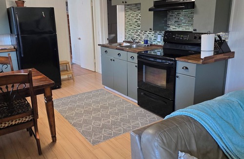 Regional District of Nanaimo Apartment | Private, spacious, bright & cozy apartment close to all amenities.