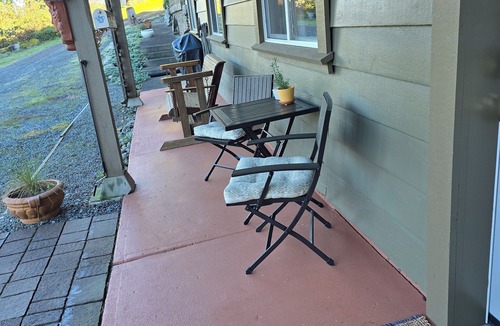 Regional District of Nanaimo Apartment | Private, spacious, bright & cozy apartment close to all amenities.