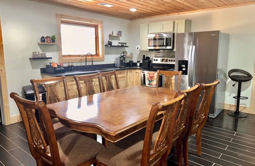 Crossville Cabin | Private Spacious Cabin Retreat Sleeps 17 3 Full Baths Perfect for Groups