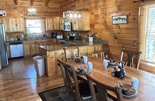 Caton Cabin | Private*Spacious*HotTub*FireTable*Theater