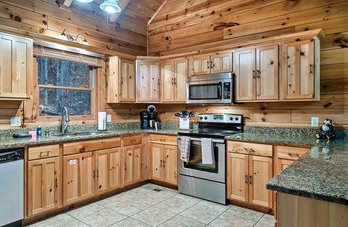 Caton Cabin | Private*Spacious*HotTub*FireTable*Theater