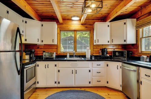 Shrewsbury Cabin | Private Spring-Fed Pond: Idyllic Shrewsbury Cabin!