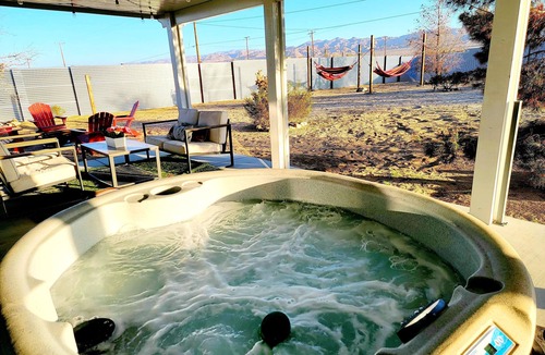Joshua Tree House | Private stargazing retreat with Firepit/Views/Spa/King bed