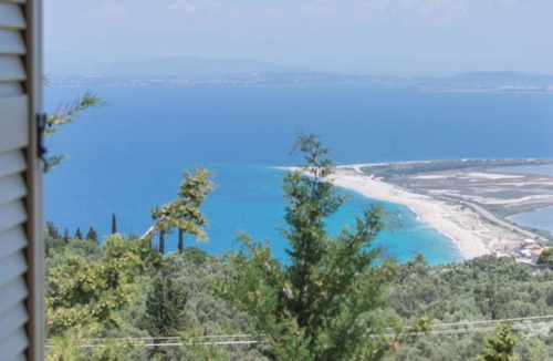 Lefkada Villa | Private stone built villa, infinity pool, BBQ, nearby Agios Nikitas
