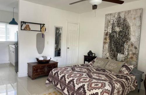 Coral Way Apartment | Private Studio blocks from Coconut Grove