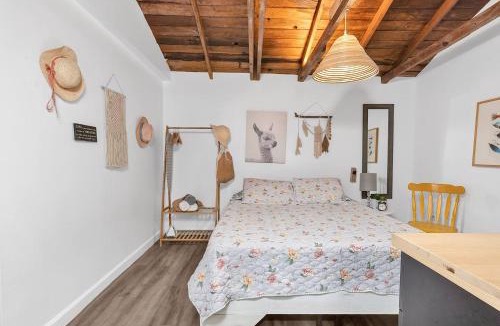 Coral Way Apartment | Private Studio Cabin steps from Calle 8