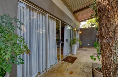 Essenwood Bed & Breakfast | Private Studio flatlet, Uncapped Wifi, Netflix,Full DSTV