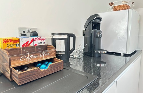 Burton Latimer Apartment | Private Studio with parking near A14