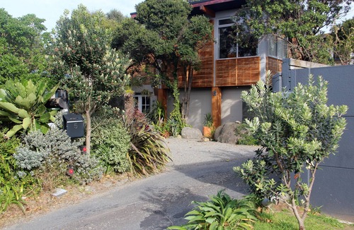 Raumati South Apartment | Private studio near the sea-1 minute walk to the beach