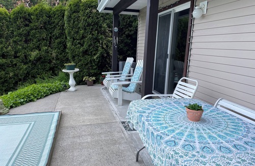 Sandy Hook Apartment | Private Studio on Sechelt Inlet, BC with kitchenette, good for solo/couples.