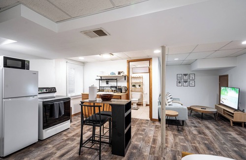 West Allis Apartment | Private studio room - Monthly stays
