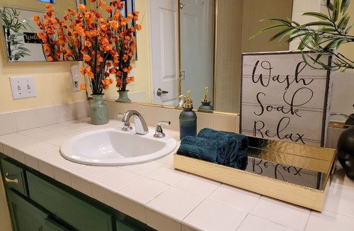 Beverly Hills Apartment | Private Studio suite by Beverly Hills w 2 Queen beds. 5 minutes to Rodeo Drive!