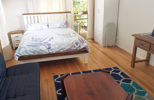 Mullumbimby Apartment | Private studio - two minutes walk to town.