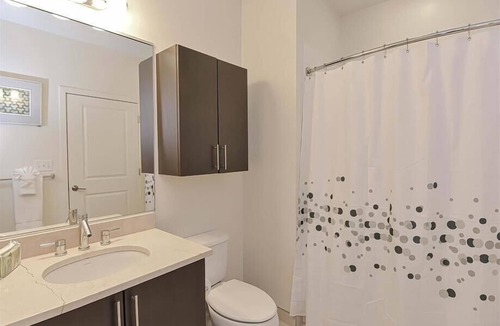 Central-Maverick Square - Paris Street Apartment | Private Studio | Upscale Amenities | Business Traveler Friendly | GLS