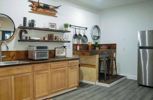 Callender Apartment | Private Studio w/Washer & Dryer, 35 min to VAFB