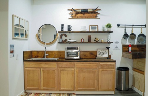 Callender Apartment | Private Studio w/Washer & Dryer, 35 min to VAFB