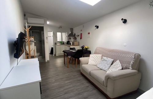 Ericeira Apartment | Private studio with AC, kitchen and laundry near Ericeira