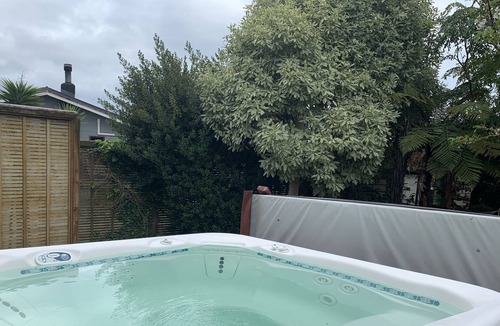Paraparaumu Apartment | Private Studio with Hot Spring spa & infrared sauna