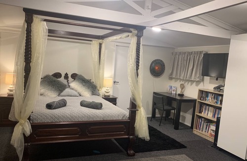 Paraparaumu Apartment | Private Studio with Hot Spring spa & infrared sauna