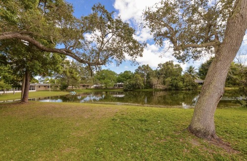 Lakewood Park Apartment | Private Studio with Shared Pool 15 minutes to Vero Beaches and Fort Pierce Inlet