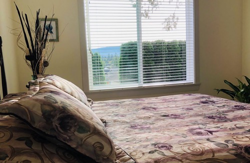 Duncan House | Private Suite in Cowichan Country