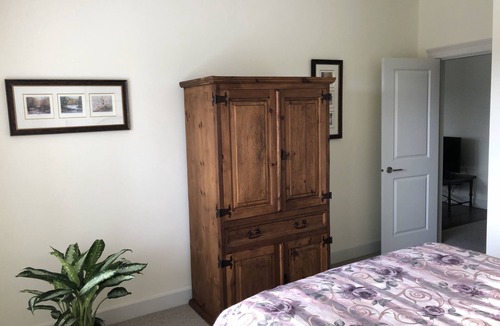 Duncan House | Private Suite in Cowichan Country