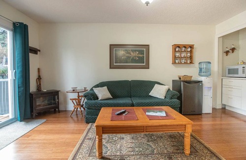 Duncan Apartment | Private suite located on the garden side of our home