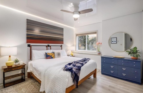 Black Mountain Apartment | Private Suite, Panoramic Views, Hot Tub, Wineries