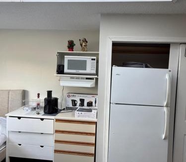 District of North Vancouver House | Private Suite , Private Bath , 10 min to Downtown