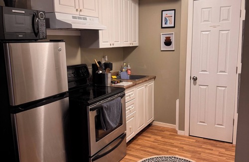 Southeast Edmonton House | Private Suite w/Kitchen, Laundry, Gym, & Hot Tub at Tamarack
