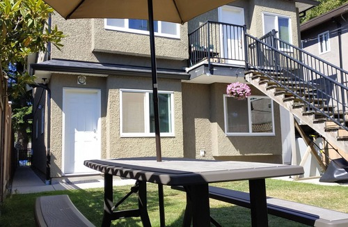 Killarney Apartment | Private Suite with King Bed. Ground Level