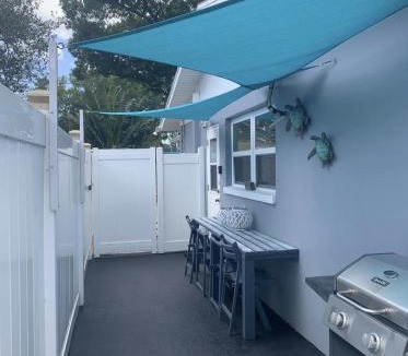 Largo House | Private Suite with Private Gym&Patio, Minutes to Beaches, Up to 4 Guests