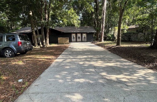 Duckpond Apartment | Private suite with own entry in vibrant Gainesville