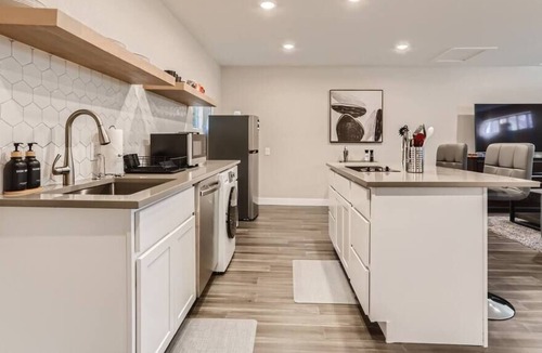 Sunnyside House | Private Sunnyside Studio / Cozy, Modern Getaway