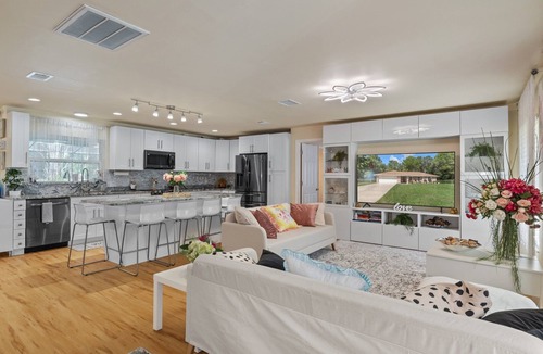 Crystal River House | Private swimming pool, nearby beach, fishing, kayaking, boat ramp down the road.