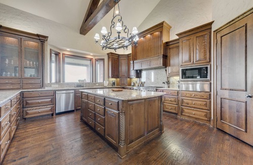 Denton Villa | Private Texas legacy Villa -Ranch View Pool, Gym Sleeps 10+ easy access to city