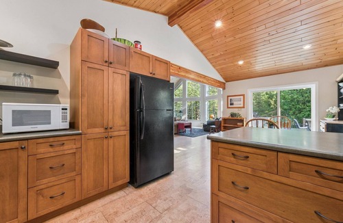 Tobermory Cottage | Private thirty five acre Tobermory retreat with trails, open-concept living, and close to attractions.